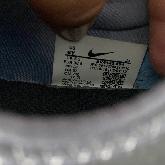 EUC Nike Free sneakers - Picture 4 of 6